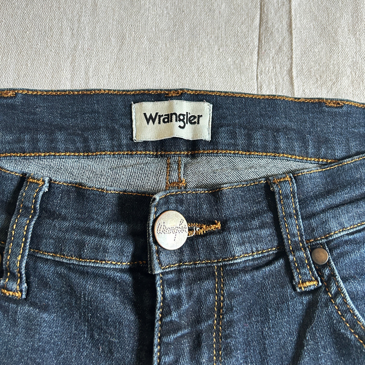 Jean Wrangler Larston – Coupe Slim – Bleu brut – W31 L34