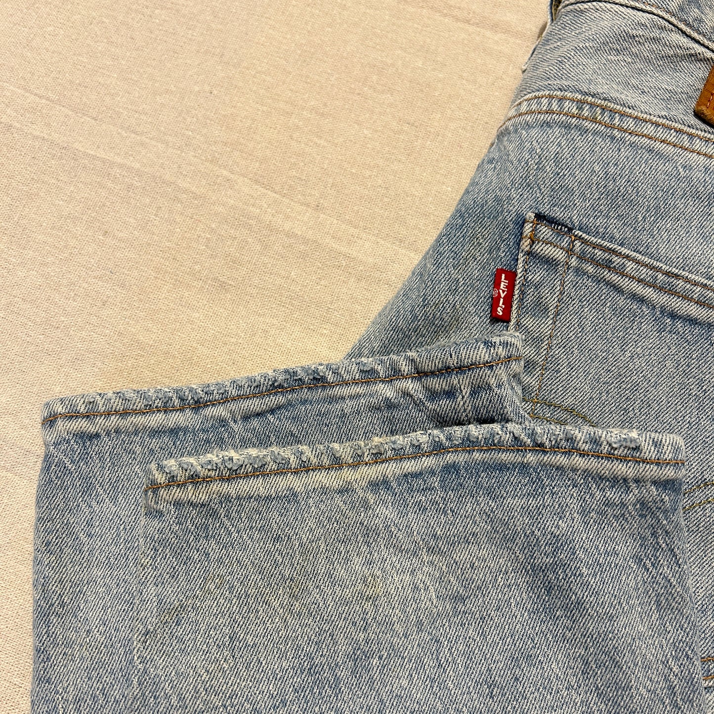Jean Levi's 501 Original Bleu Clair Délavé Buttons Multicouleurs – Taille W30 L32