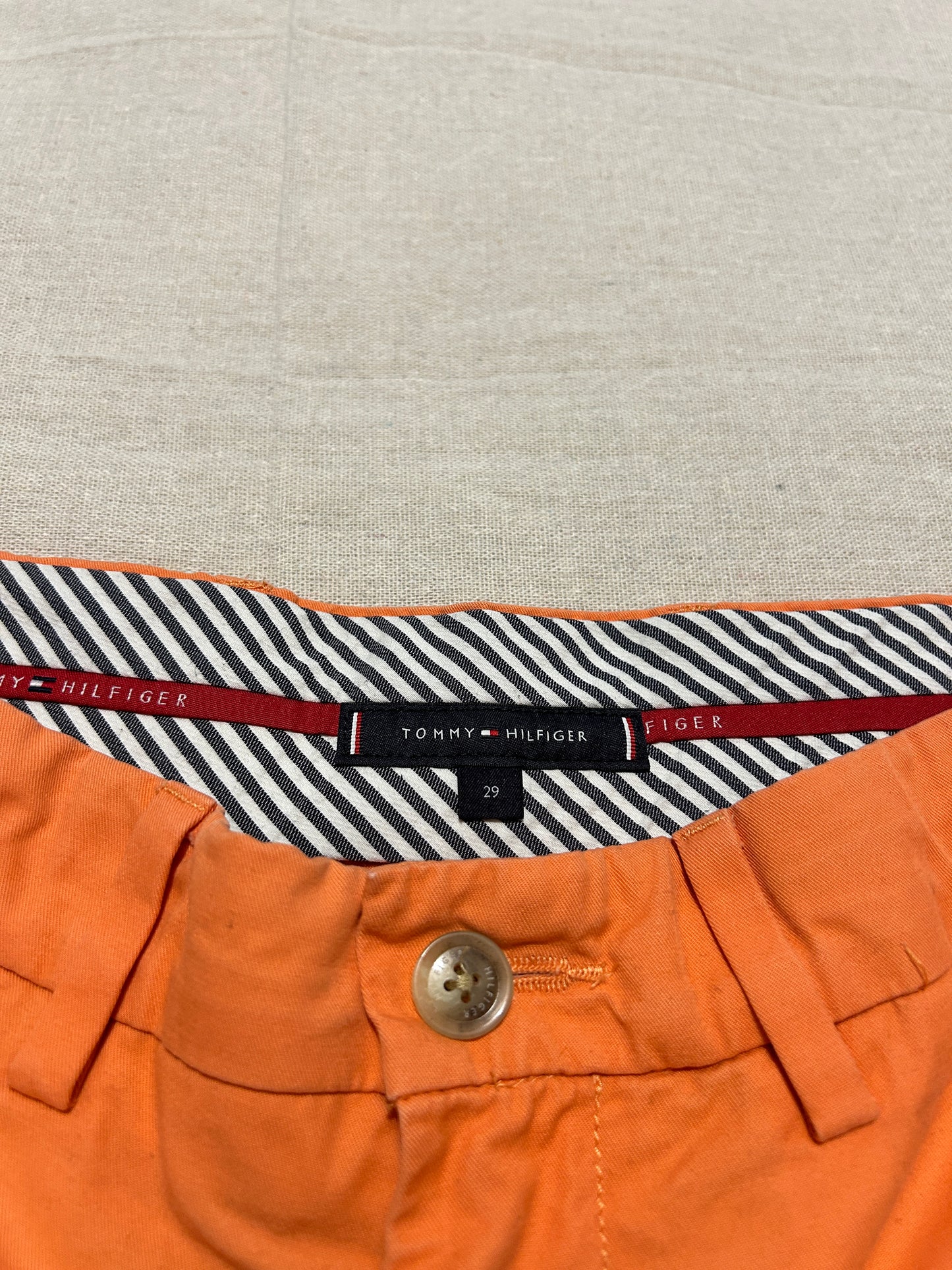 Short Chino Coupe Droite • TOMMY HILFIGER • Taille W29 (38/40 FR) • Orange Mandarine