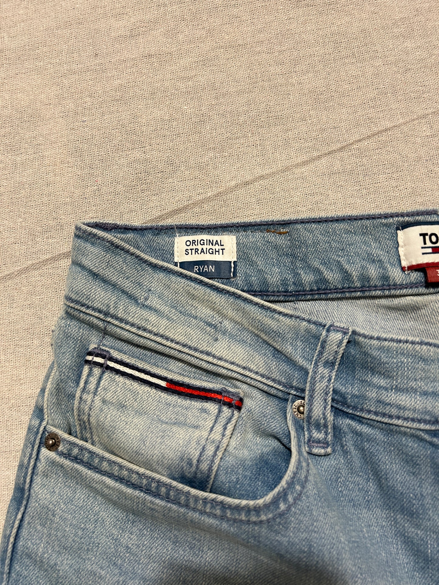 Tommy Jeans – Jean Homme – W30 L36 – Bleu Délavé Clair