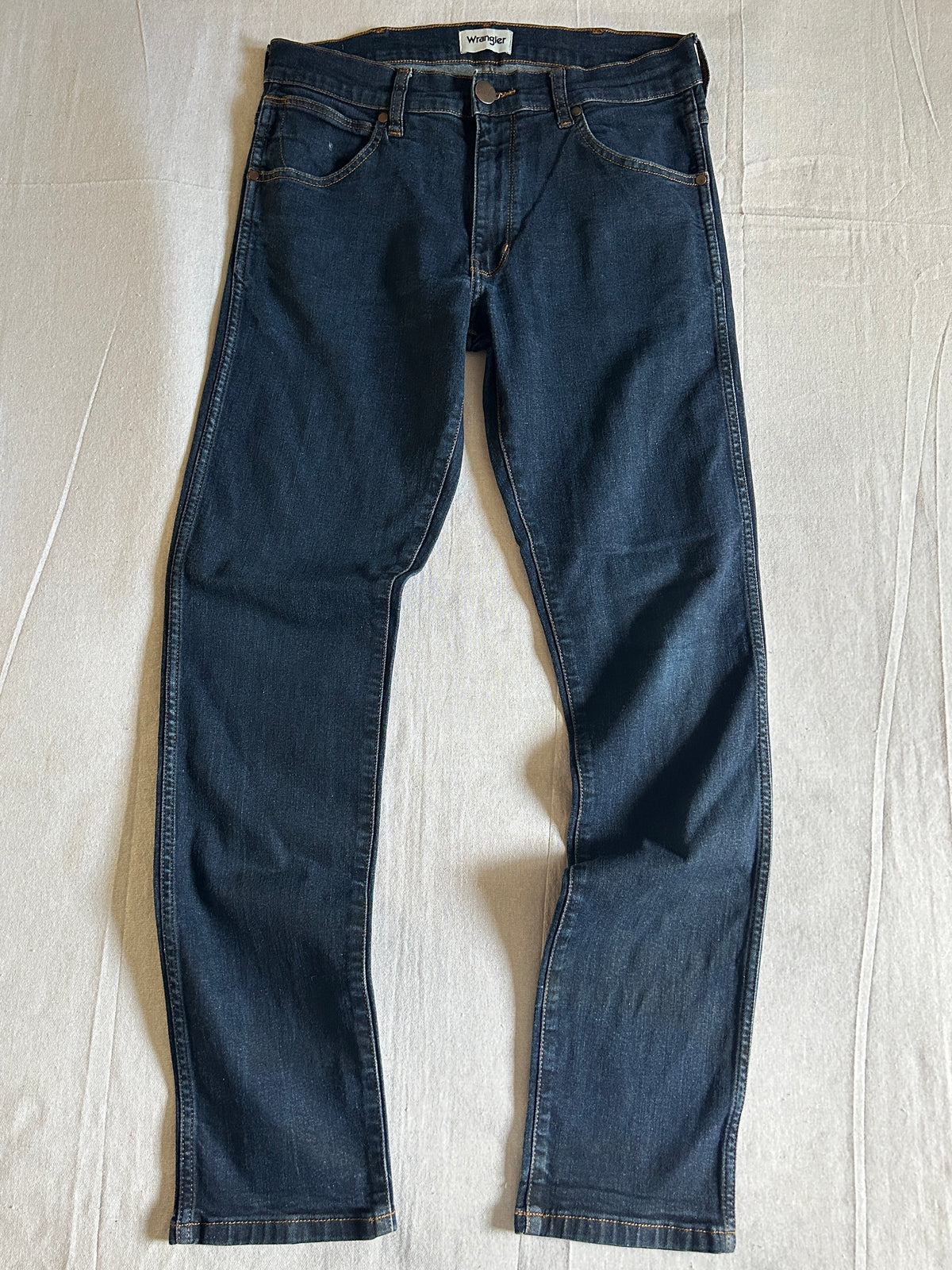 Jean Wrangler Larston – Coupe Slim – Bleu brut – W31 L34