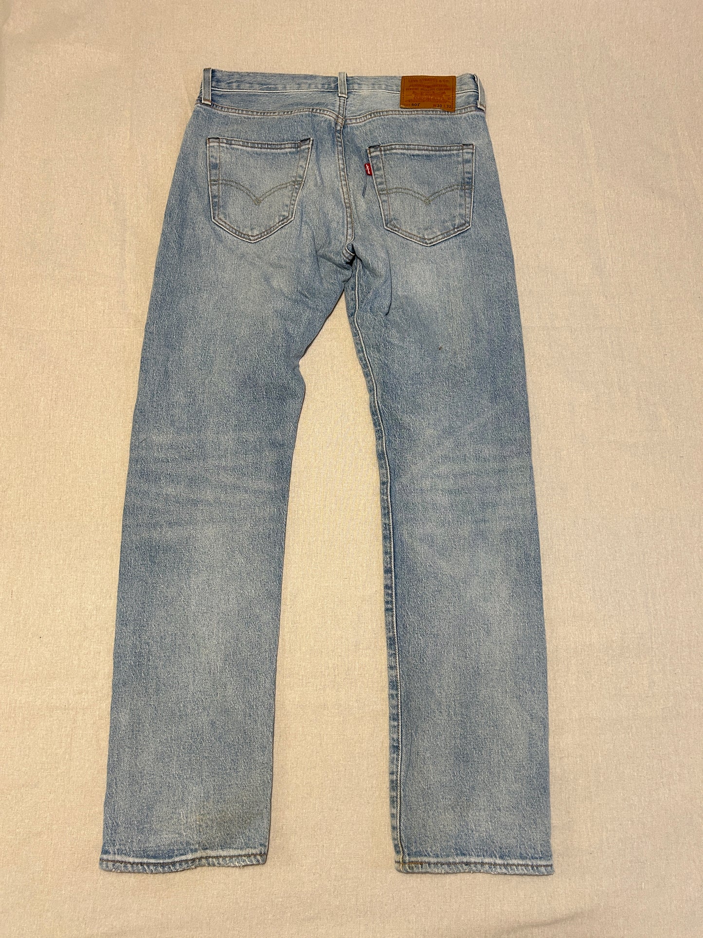Jean Levi's 501 Original Bleu Clair Délavé Buttons Multicouleurs – Taille W30 L32