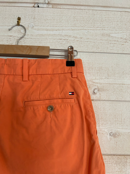 Short Chino Coupe Droite • TOMMY HILFIGER • Taille W29 (38/40 FR) • Orange Mandarine