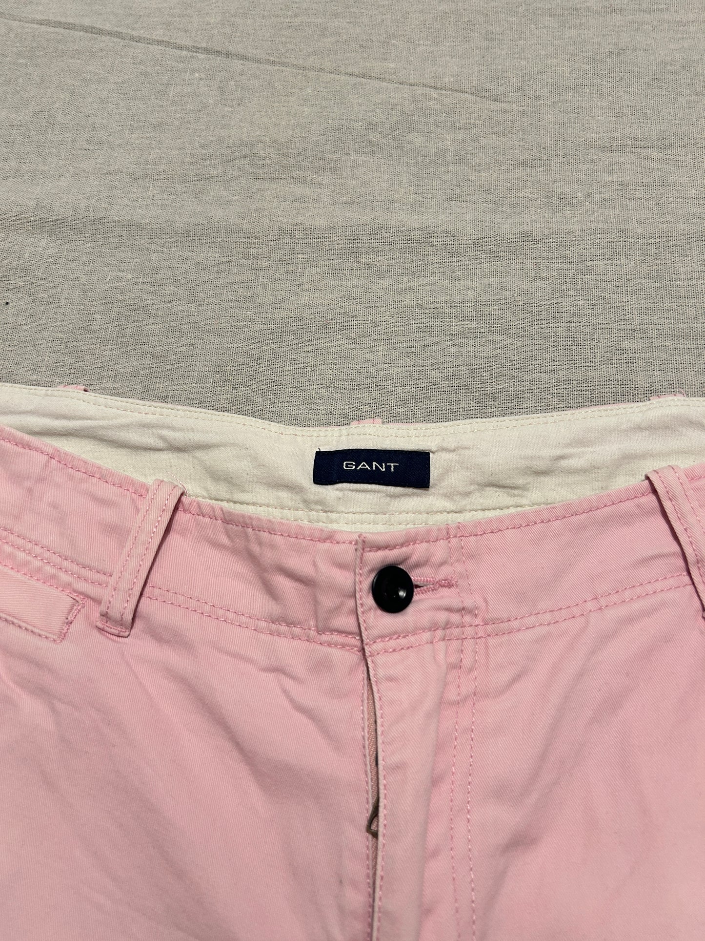 Short Chino Rose Pastel Gant – Coupe Regular – Taille W38 (48 FR) – Occasion