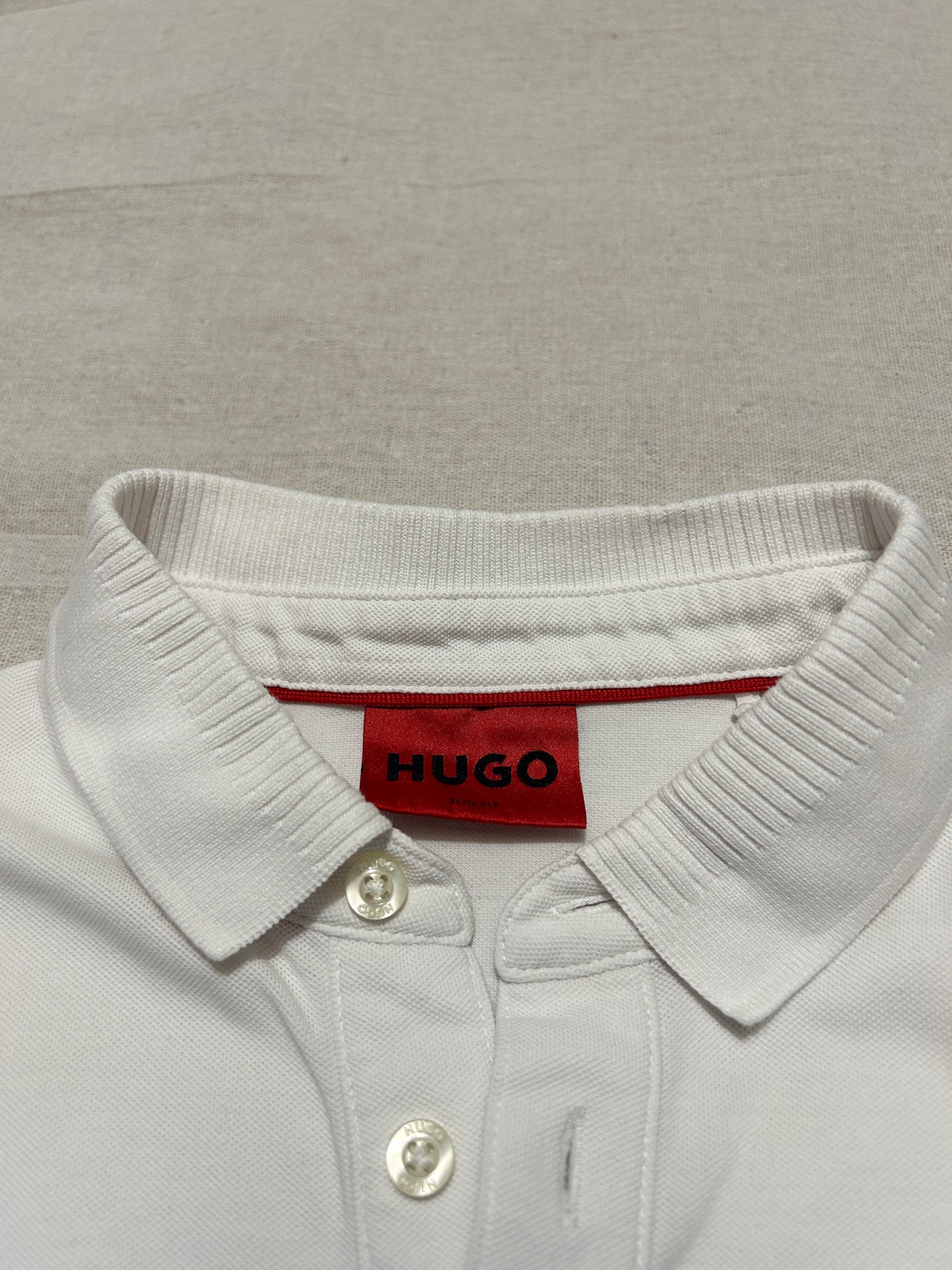 Polo Slim Fit Écusson Rouge • HUGO (Hugo Boss) • Taille S • Blanc