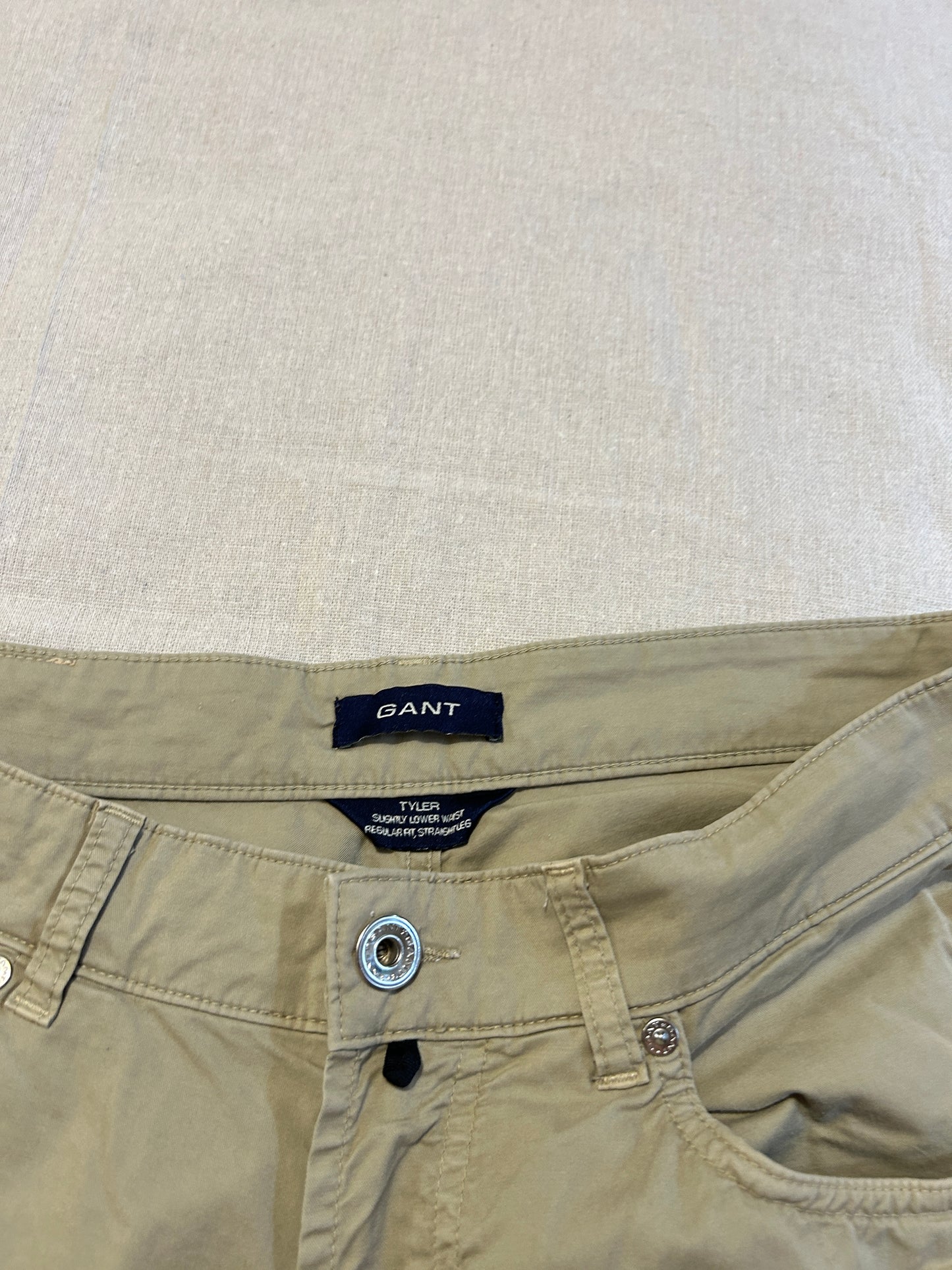 Pantalon Chino Style 5 Poches • GANT • Taille W34/L34 (42/44 FR) • Beige