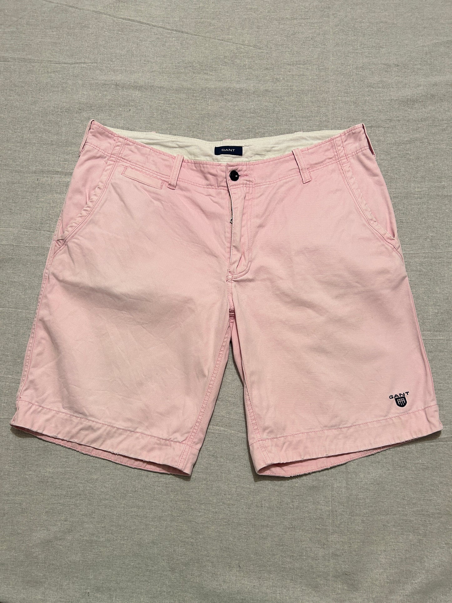 Short Chino Rose Pastel Gant – Coupe Regular – Taille W38 (48 FR) – Occasion
